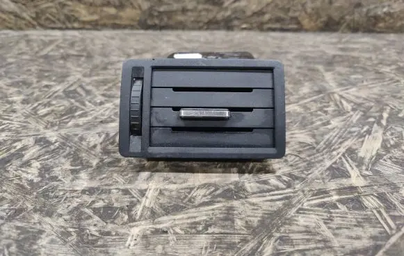 Ford Focus C-MAX Dashboard side air vent grill/cover trim 3M51R018B09
