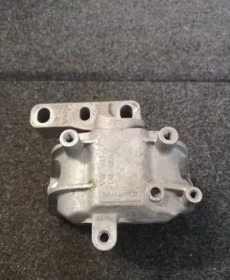 Skoda Yeti (5L) Engine mount bracket 1K0199262