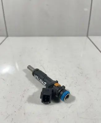 Opel Zafira B Fuel injector 55353806 7172A01936