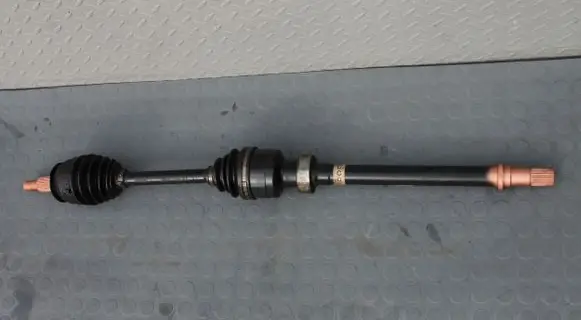 Mazda 3 III Front wheel hub