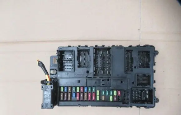Ford Edge II Fuse module DG9T14B476