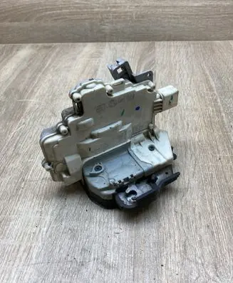 Audi A3 S3 8P Rear door lock 4F0839016