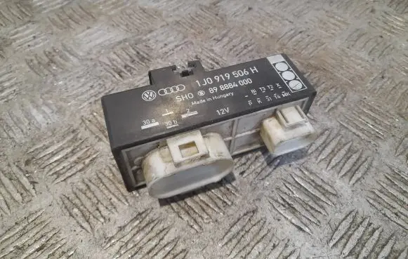 Volkswagen Golf IV Coolant fan relay 1J0919506H