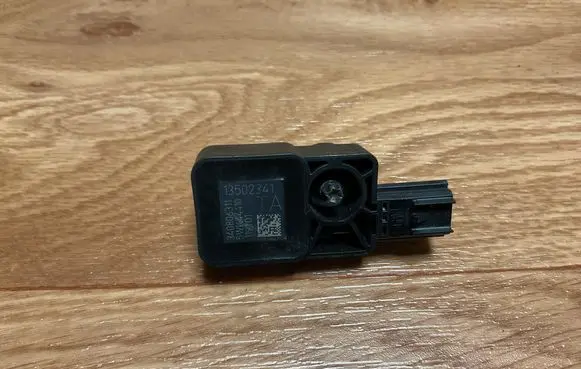 Opel Insignia A Airbag deployment crash/impact sensor 13502341 340806311 5WK44410
