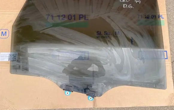Honda CR-V Rear door window glass
