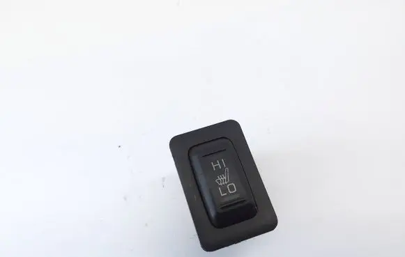 Mitsubishi L200 Seat heating switch 8610A076 18122013 10016547