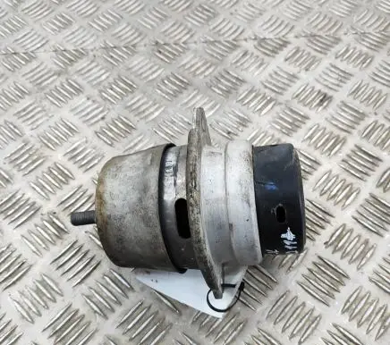 Porsche Cayenne (92A) Engine mount bracket 7L8199131F