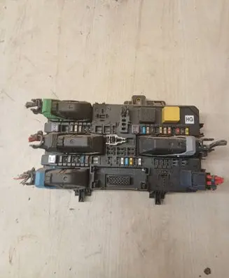 Opel Astra H Fuse module 5DK00866952 13206759