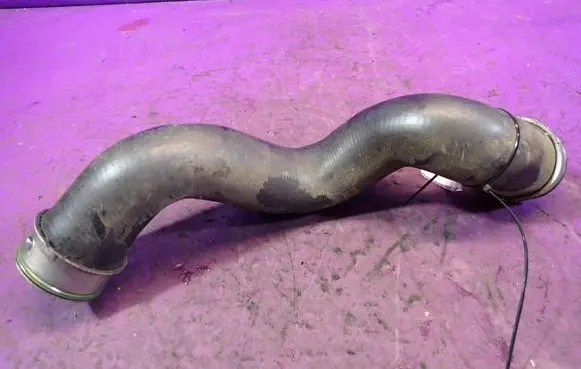 Volkswagen PASSAT B5.5 Intercooler hose/pipe 