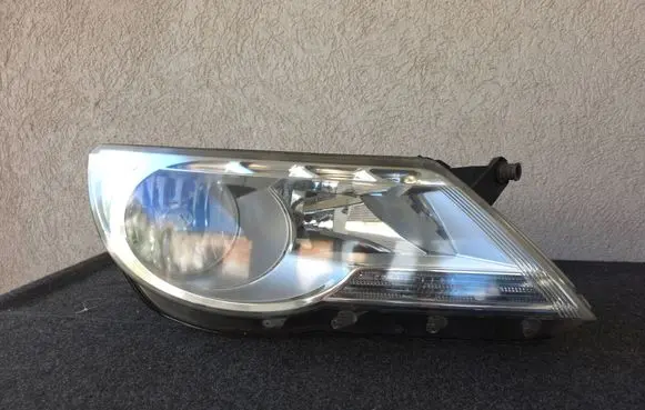 Volkswagen Tiguan Headlight/headlamp 5N1941032P