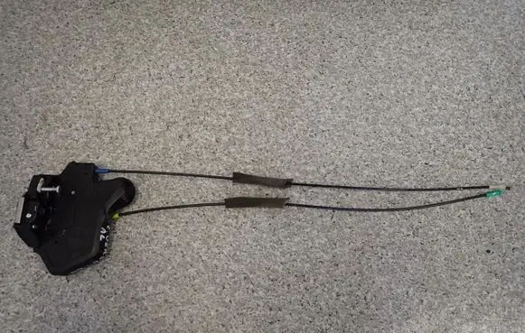 Toyota Corolla Verso AR10 Rear door lock 