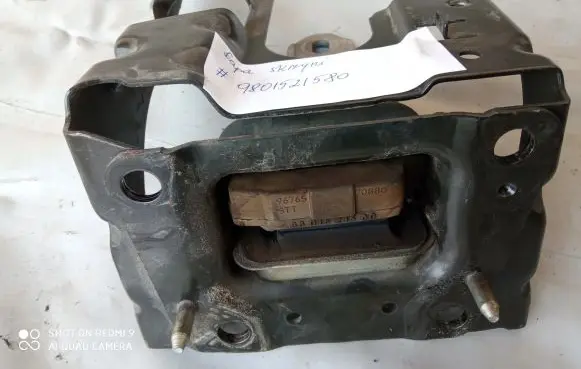 Peugeot 208 Engine mount bracket 9801521580