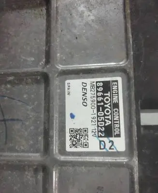 Toyota Avensis T270 Engine control unit/module 8966105D22 MB2759001921