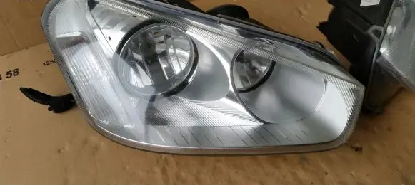 Ford C-MAX I Headlight/headlamp
