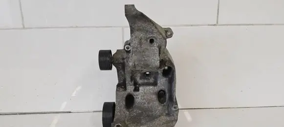 BMW 1 E81 E87 Generator/alternator bracket 7802639 13992010