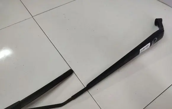Toyota Corolla Verso AR10 Front wiper blade arm 