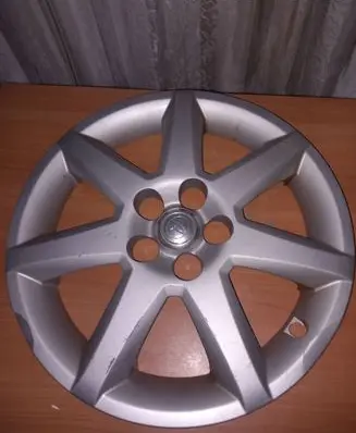 Toyota Yaris R15 wheel hub/cap/trim P0ABS