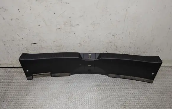 Trunk/boot sill cover protection