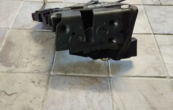 Mazda 3 I Rear door lock 3N6AA26412BP