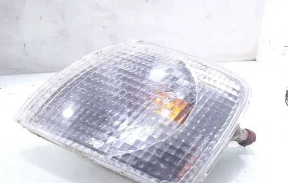 Volkswagen PASSAT B5 Front indicator light 185104B