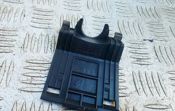 Citroen C4 Cactus Fuse box cover 9672634580