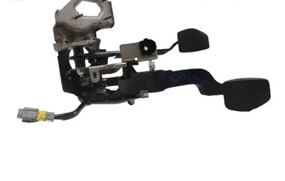 Peugeot 208 I Pedal assembly 