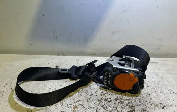 Mercedes-Benz A W176 Front seatbelt 3063559 M1374950GY 071DG142QZ