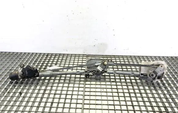 Nissan Tiida C11 Front wiper linkage and motor