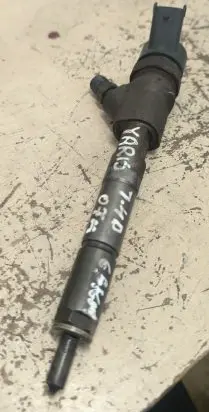 Toyota Yaris Fuel injector 236700N030