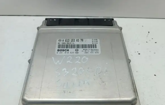 Mercedes-Benz S W220 Engine control unit/module A6131530379 28RTF000 0281010828