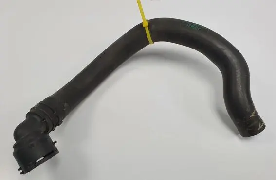 Volkswagen PASSAT B5.5 Engine coolant pipe/hose 3B0122073J