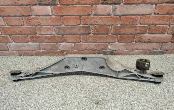 BMW X1 F48 F49 Rear differential/diff mount bracket 6858474