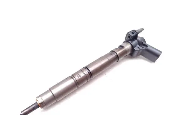 Volkswagen Scirocco Fuel injector 03L130277 0445116030