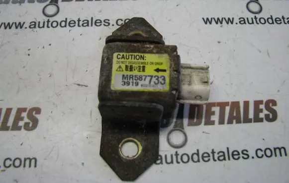 Mitsubishi Outlander Airbag deployment crash/impact sensor MR587733
