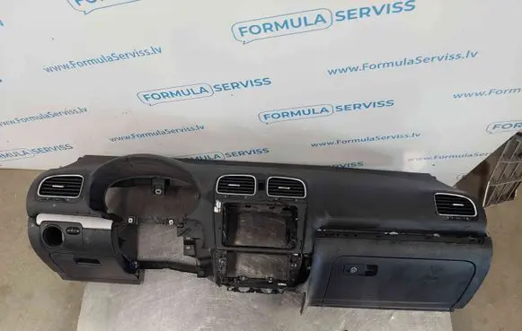 Volkswagen Jetta V Dashboard 1K1858295