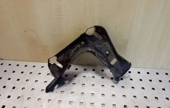 Skoda Octavia Mk2 (1Z) Headlight/headlamp mounting bracket 1Z0805071