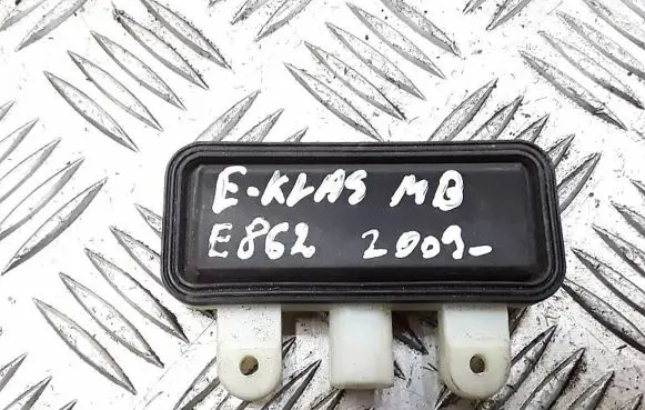 Mercedes-Benz E W212 Tailgate opening switch 2218702410