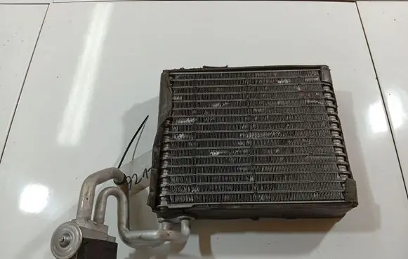 A/C cooling radiator (condenser)