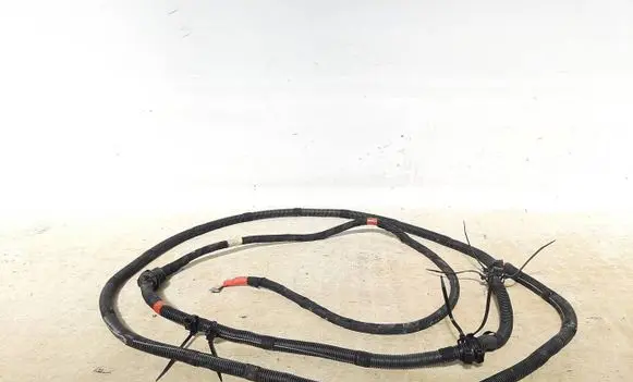 Maserati GranTurismo Positive cable (battery) 