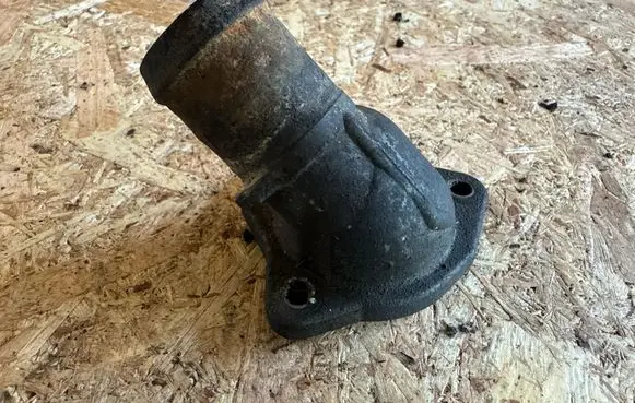 Ford Focus Thermostat/thermostat housing 96FF8594