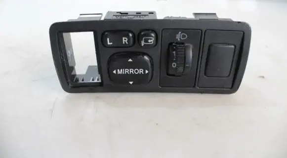 Toyota Avensis T250 Wing mirror switch