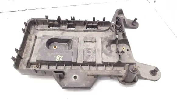 Volkswagen PASSAT B7 Battery tray 1K0915333H