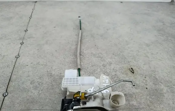 KIA Rio Front door lock 