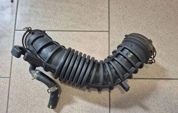 Hyundai i40 Turbo air intake inlet pipe/hose 281403Z400