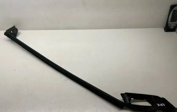 BMW i3 Rubber seal front door window/glass 7277050 51337277050