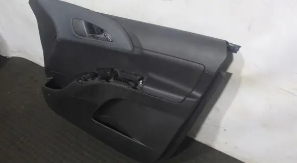 Opel Meriva B Front door card panel trim