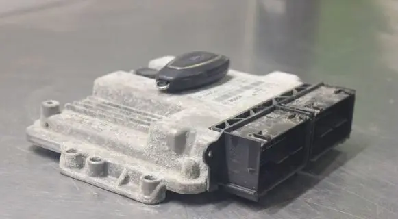 Ford Focus Engine control unit/module F1FA12B684CA 0261S19656 H1FA12A650BC