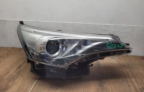 Toyota Avensis T270 Headlight/headlamp