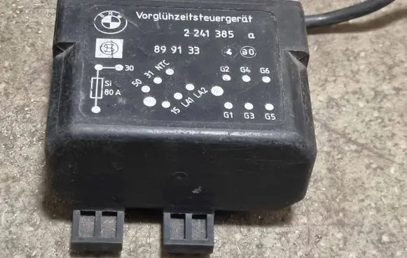 BMW 5 E34 Glow plug pre-heat relay 2241385 899133