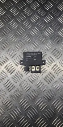 Mercedes-Benz E W211 Charging relay A0025423819 V23132A2001X14